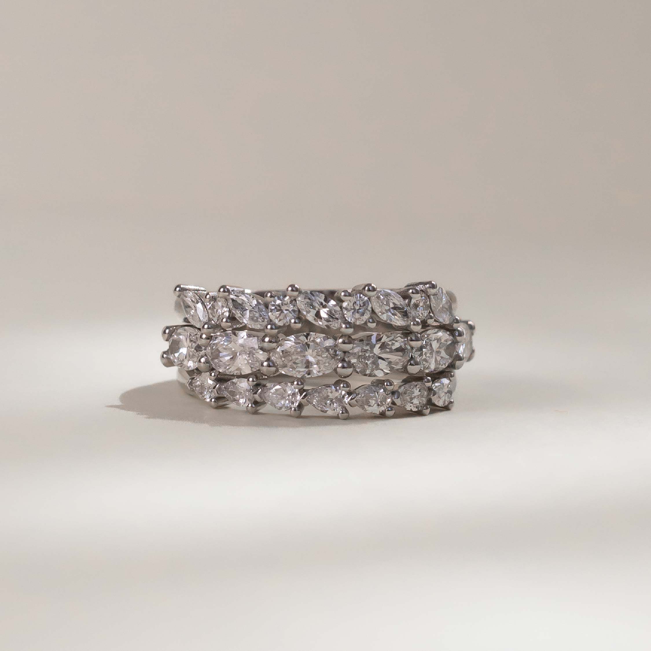 The Genevieve Ring - Horizontal Oval Wedding Band