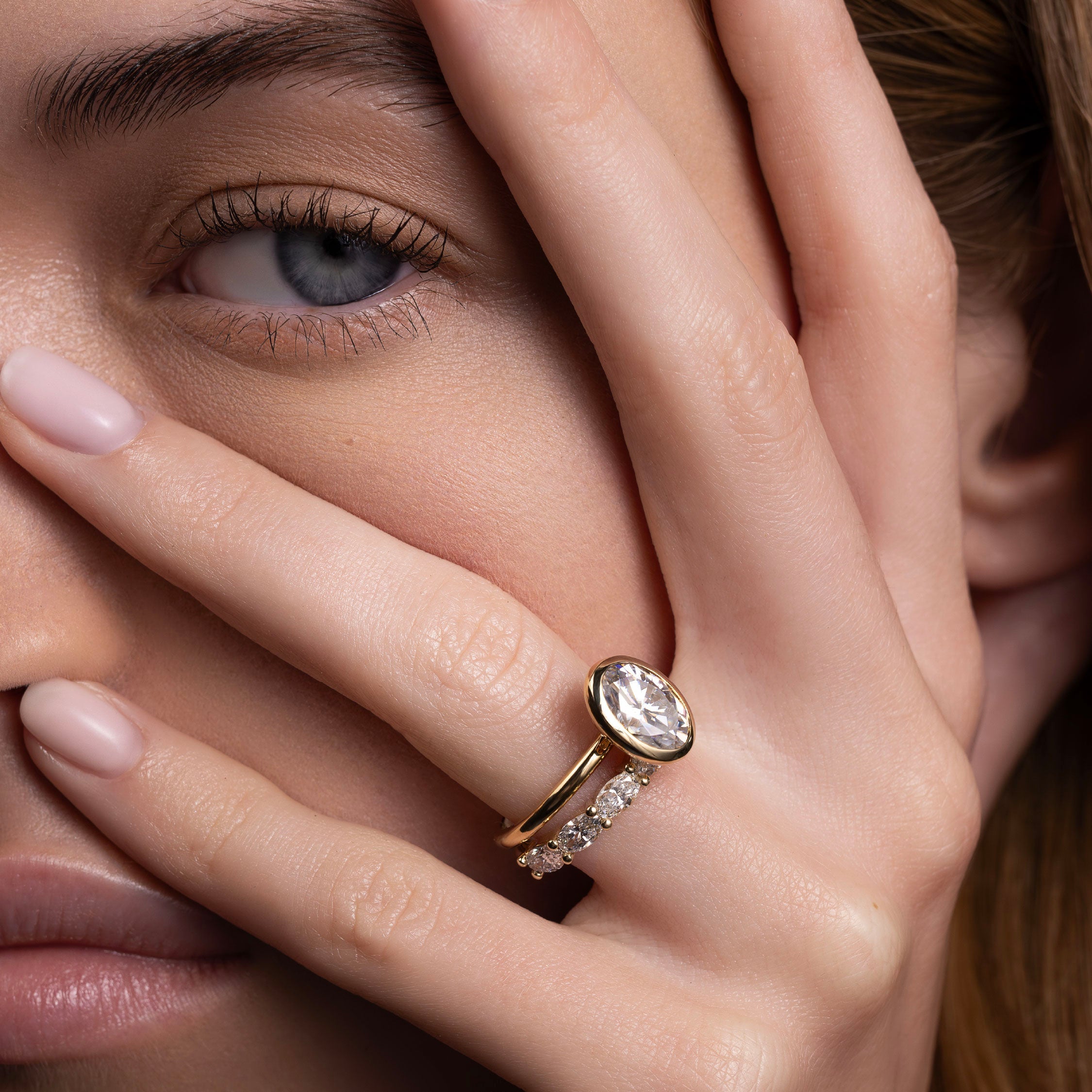 The Genevieve Ring - Horizontal Oval Wedding Band