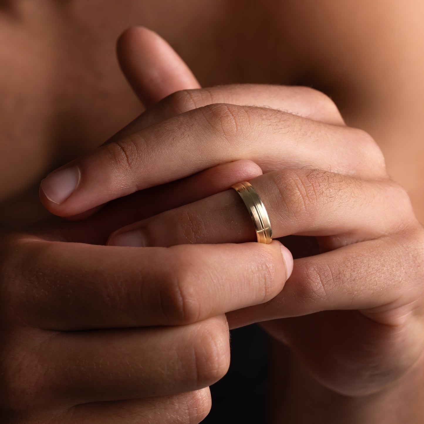 18K Solid Gold Brushed Singular Grooved Men's Wedding Band